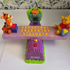 1999 Winnie the pooh and Tigger toy tiger electronics
